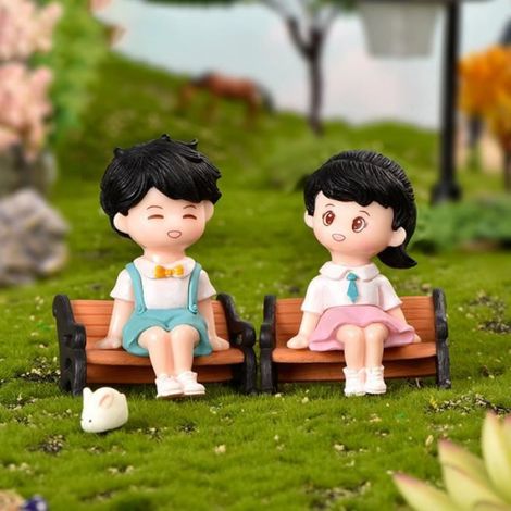 Figurine Couple - Statue Décoration Intérieure Bureau Jardin - Plastique Haute Qualité - 2 Pièces - Garçon 3,6 x 7 cm Fille 3,6 x 6,1 cm (1/4)
