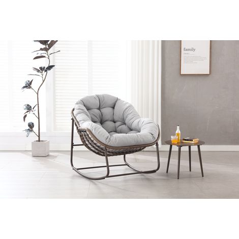 Chaise rocking d’extérieur 106x90x78 cm en acier et rotin, gris clair, pour balcon – MEUBLIV (1/5)