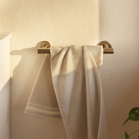 Portasciugamani da bagno Architect, realizzato in metallo dal design circolare e minimalista. Portasciugamani a parete con installazione a cura di