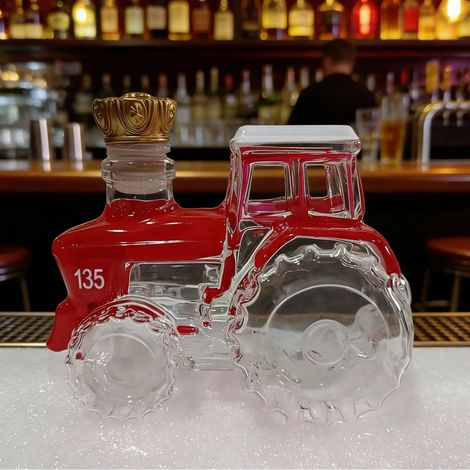 Carafe à whisky en forme de tracteur rouge (avec couvercle couronne), bouteille en verre originale sur le thème de la ferme, idéale pour la décoration de bar et les cadeaux aux agriculteurs. (1/5)