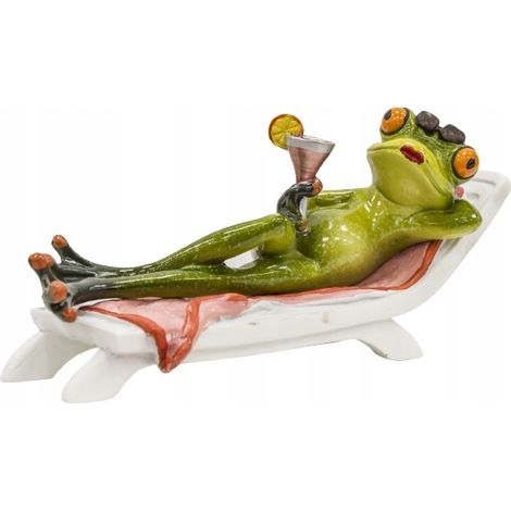 Froschfigur auf einem Liegestuhl mit einem Getränk (1/5)