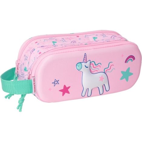 Elegante y funcional, esta bolsa cuenta con dos compartimentos separados con cremalleras, lo que te permite organizar tus objetos de manera eficiente