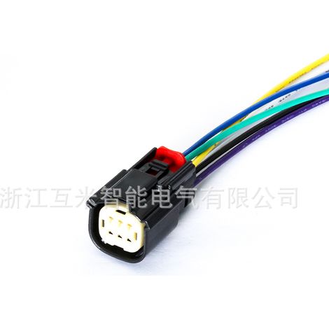 DJ7068W-1.5-11/21 is compatible with automotive headlight connectors 33482(33472)-0601. (1/4)