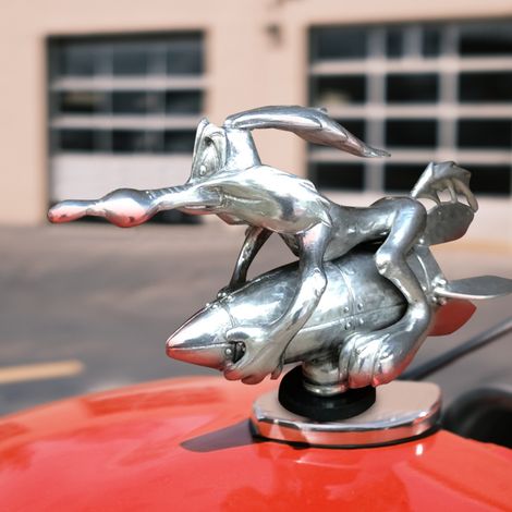 Décoration de Capot de Voiture Cartoon Coyote Rocket/Gunner Car Front Cover Hood Ornement - Accessoires de décoration de Voiture de décoration de Capot en métal pour la Plupart des Types (1/5)