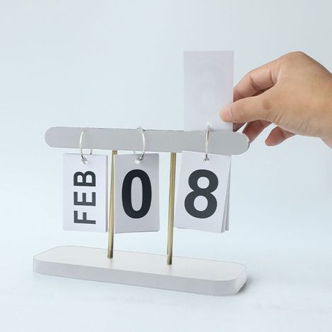 Ewiger Tischkalender aus Holz mit Ständer