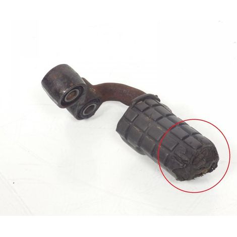 [PRODUIT D'OCCASION] Platine de repose pied pilote droit origine pour moto Suzuki 550 (1/3)