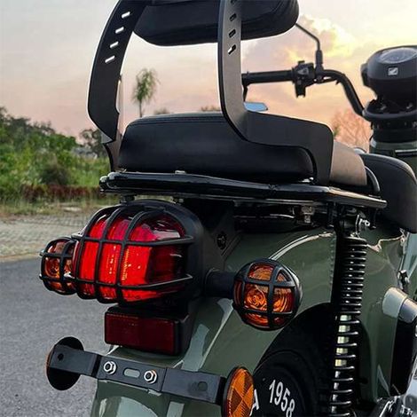 Matte black headlight, turn signal, and taillight covers for Honda Cub CC110 motorcycles. (1/4)