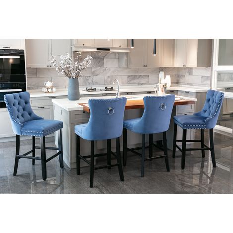 Tabourets de bar contemporains en velours rembourré avec décoration capitonnée à boutons, pieds en bois et bordure cloutée chromée, chaises de bar style loisir, lot de 2 (bleu), (1/5)