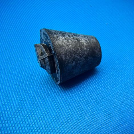 90878-VE000 is suitable for Nissan Patrol Qx80 tailgate buffer pads, rear cover, and tailgate anti-collision rubber. (1/4)