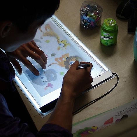 Tablette lumineuse de dessin LED, planche à tracer lumineuse A4 avec stylet, pour croquis et calque (1/4)