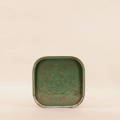 Plateau en métal avec motifs en relief 26cm (1/3)