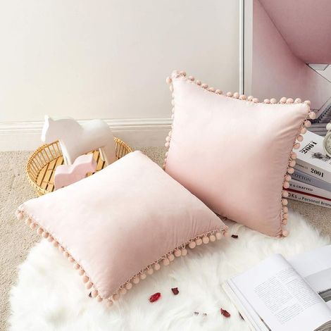 Lot de 2 Housses de Coussins en Velours avec Pompom Décoratives Doux Lisse Moderne Taie d'oreiller Décoration pour Salon Chambre Canapé 50x50CM Rose (1/5)