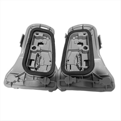 Una coppia di circuiti stampati per i fanali posteriori della Volkswagen POLO 9N (2005-2018), modelli 6QD945257A e 6QD945258A.