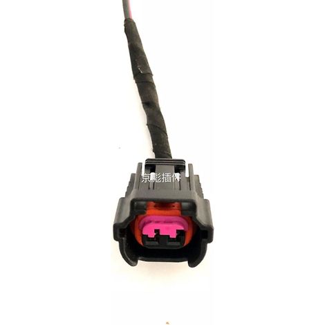 Bouchons d'injecteurs de carburant adaptés aux Audi A4, A6, Volkswagen Passat, Golf, Polo, Touran, Tiguan et Skoda (démontés). (1/5)