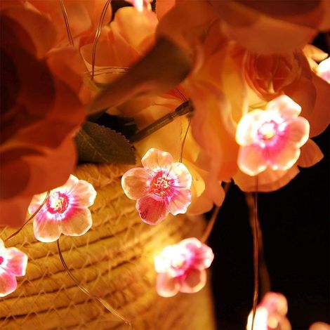 Guirlande lumineuse avec 5M 50LED en forme de fleur de cerisier rose, Alimenté par USB pour Noël, Télécommande modèle 8 fonction clignotant, chambre de fille, chambre à coucher, intérieur, extérieur (1/5)