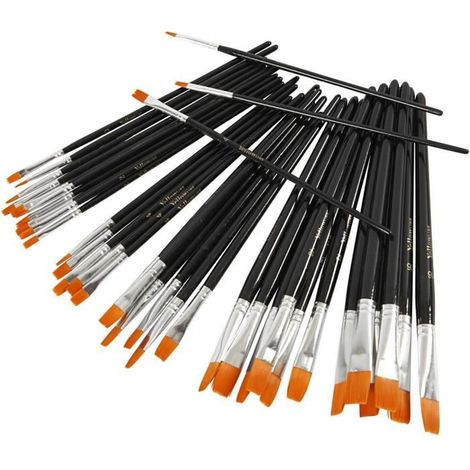 Assortiment de pinceaux résistants en poils plats synthétiques avec une anse courte vernie. Idéal pour la peinture en verre et