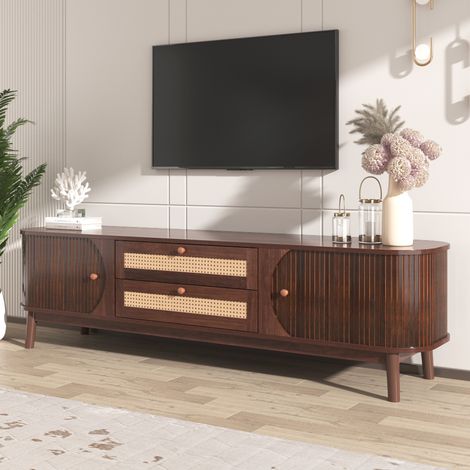 Mobile TV in mix di legno naturale con ante e cassetti. Mobile TV con fianchi in rattan. Soluzione portaoggetti, in stile rustico naturale (1/5)
