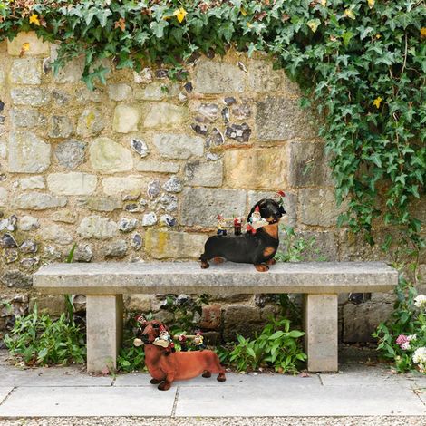 Statue humoristique de chien mangeant des nains - Sculpture en résine pour jardin, pelouse ou terrasse (1/5)