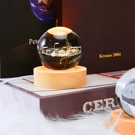 Lampe d'ambiance LED sphère cristal 3D gravée - Base bois naturel - Diamètre 6cm - Lumière douce 3000K (1/5)
