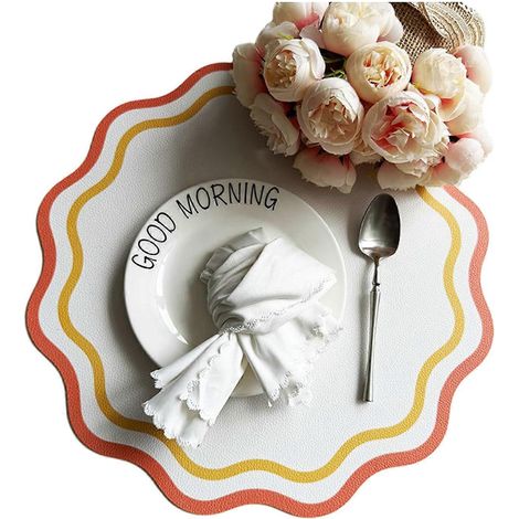 Set de table festonné en similicuir – Imperméable et isolant thermique – pour table intérieure et extérieure, mariage, pique-nique, repas (1/5)