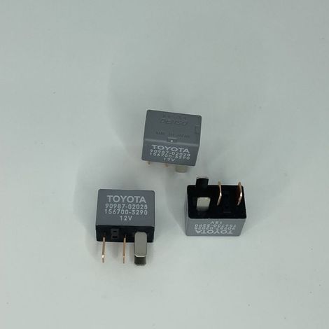 Small Toyota relay 90987-02028, gray Denso relay 156700-3290
