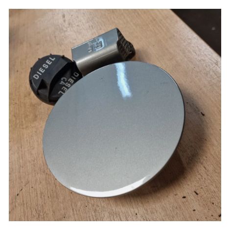 Silver fuel tank cap for Kia Carens 2014 MK3 CRDI, part number 69510-A4000 (1/5)