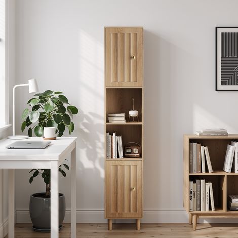 Armoire haute étroite en style chêne,dédiée machine à laver et salle de bain. Portes et étagères ouvertes,adaptée buanderie,balcon et cuisine.