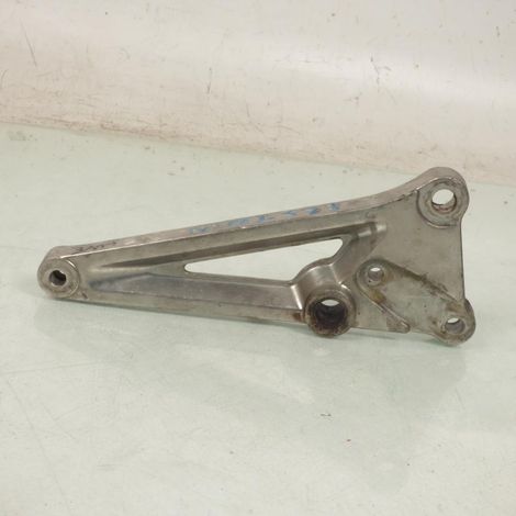 [PRODUIT D'OCCASION] Platine de repose pied pilote droit origine pour Moto Honda 125 (1/2)