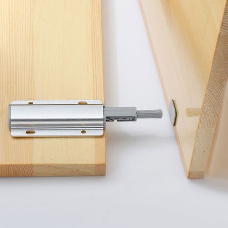 Chiusura a pressione per cassetti e ante, sistema di apertura senza maniglia, ammortizzatore integrato, finitura argento. (1/4)