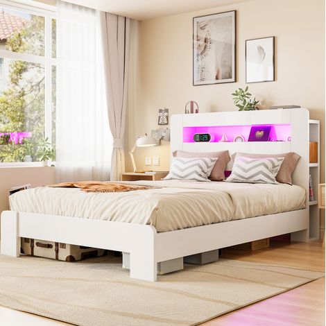 Letto moderno in legno bianco 140x200 cm con testiera contenitore, LED e prese integrate (1/5)