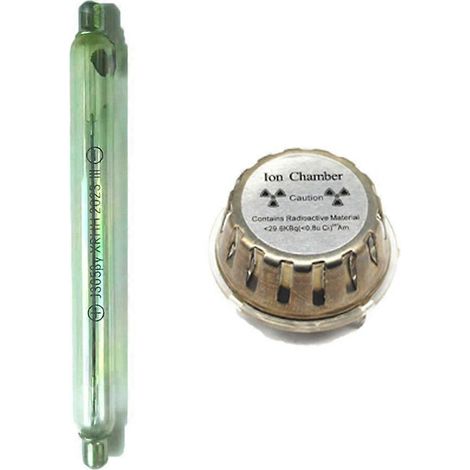 Un ensemble d'accessoires pour détecteur de rayonnement nucléaire à tube compteur Geiger J305 (tube GM), comprenant une chambre d'ionisation. (1/5)