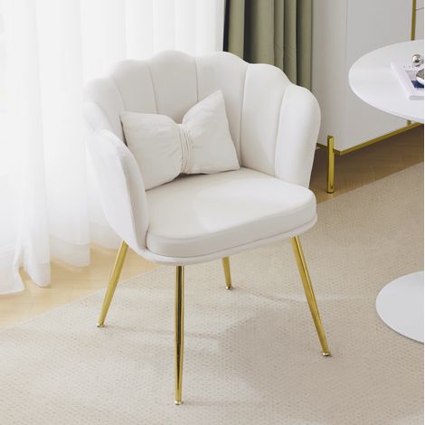 Fauteuil de salon beige en velours avec dossier pétale, pieds en métal doré et coussin papillon (1/5)