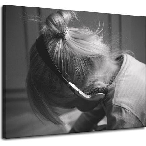 Lienzo impreso con la imagen de una niña con auriculares.
