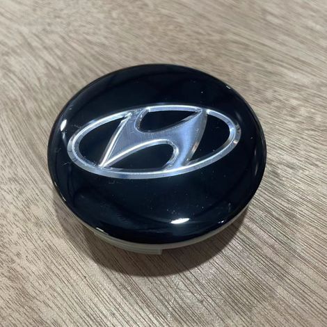 60-mm-Radnabenkappe für Hyundai Verna – Felgenmitte, Radkappe, Radabdeckung, 4-teiliges Set, robustes und einfach zu montierendes Felgenzubehör – Schwarzer Harzeffekt (1/2)