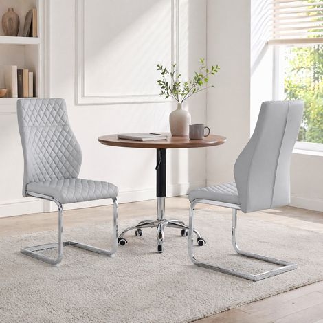 Set di 2 sedie da pranzo, schienale alto, PU grigio chiaro, metallo argentato DESVIAE (1/5)