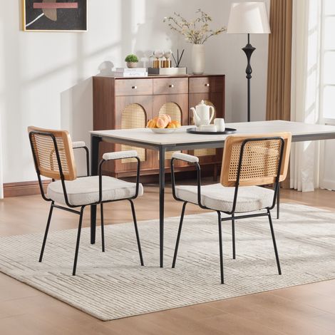 Lot de 2 chaises à manger modernes en chenille avec accoudoirs. Cadre bois massif au dossier,effet rotin,pieds métalliques réglables,teinte ivoire. (1/5)