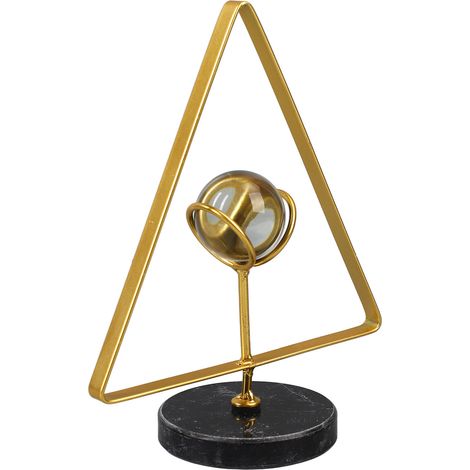 Objet décoratif de bureau moderne, doté d'une structure géométrique en fer évoquant une boule de cristal. Convient aux bureaux, salons et espaces de travail. Forme triangulaire.