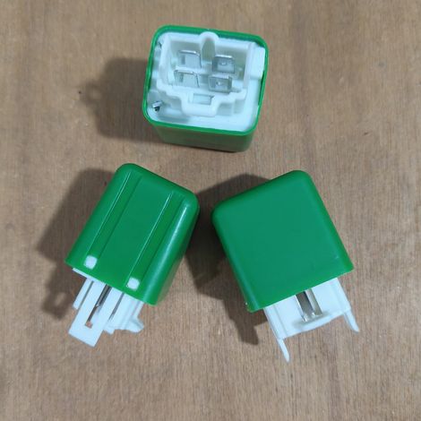 Relais automobile 12V 056700-7400 (1/3)