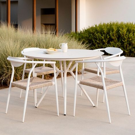SKLUM Set aus runder Tisch Ø100 cm aus Aluminium Valerie und 4 stapelbaren Gartenstühlen mit Armlehnen aus Aluminium und synthetischem Gardenia Weiß                                  