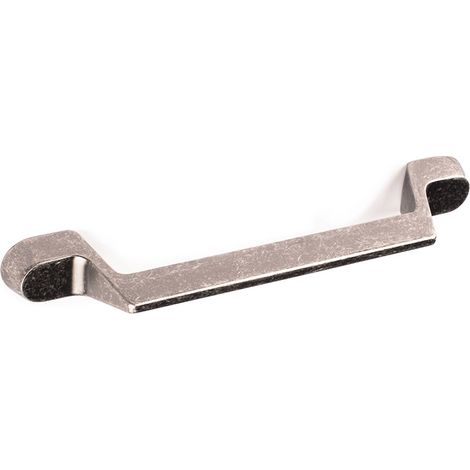 Asa de zamak con acabado plata vieja, dimensiones:145x18x28mm y entrepuntos:128mm -
