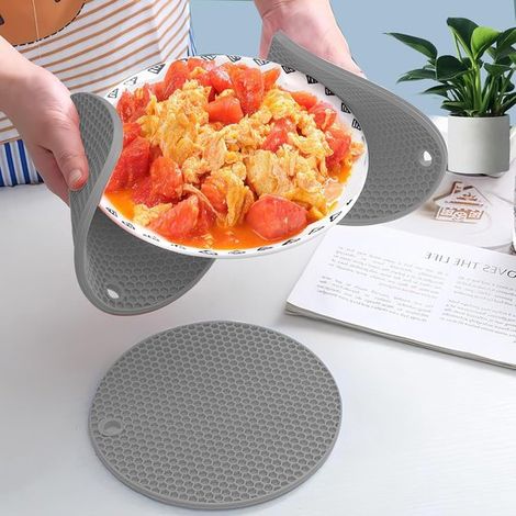 Ensemble de 2 dessous de verre en silicone alvéolés, résistants à la chaleur, antidérapants, pour la cuisine, le plan de travail et la table, compatibles lave-vaisselle (gris 14,5 cm) (1/2)