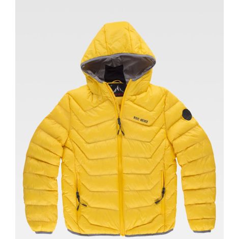 Cazadora acolchada RËIF con un patrón de costuras que potencian la imagen del canesú característico de la marca. 12103101 M Amarillo (1/5)