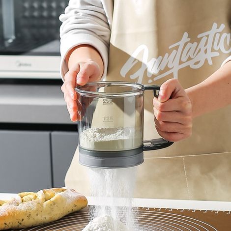 Setaccio a doppia parete fine per farina con coperchio per l'utilizzo con una sola mano. (1/4)