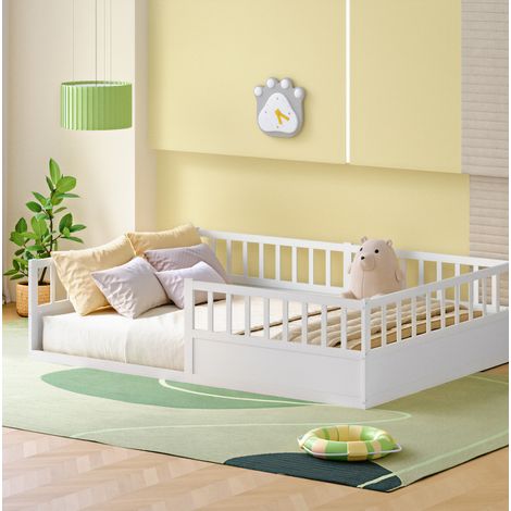 Letto per bambini Montessori in pino massello bianco 140x200 cm con 3 sponde di sicurezza e rete a doghe