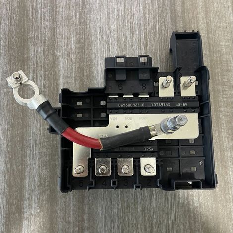 84043745 84095551 84460795 Engine compartment fuse holder for battery power distribution 84354721
