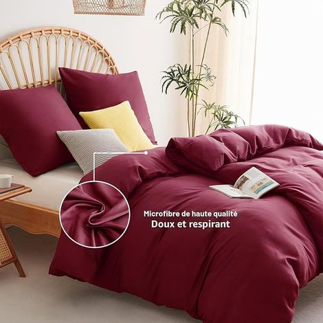 Soft Microfibre Bed Linen Zip 135 x 200 cm Duvet Cover 80 x 80 cm Pillow Cases Red (1/3)