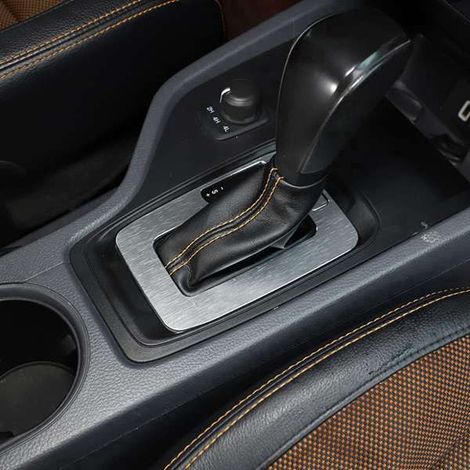Two center console gear shift panel frames are available for 2015-2018 Ford Everest Ranger. (1/4)