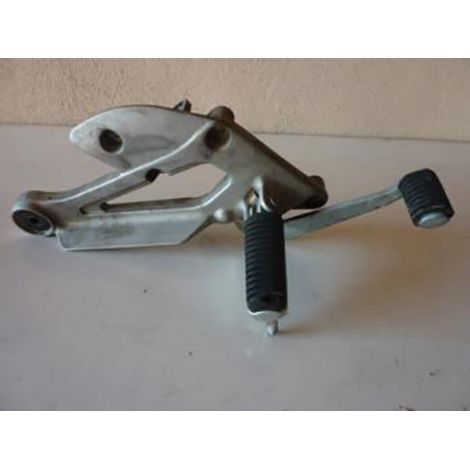 [PRODUIT D'OCCASION] Platine de repose pied pilote droit origine pour moto Yamaha 600