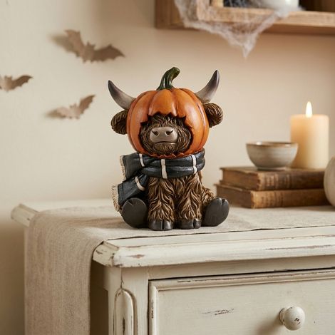 Highland Cow Sat in Pumpkin Decoration (1/2)