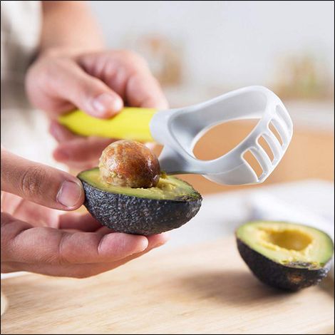 Couteau à avocat 5 en 1 : dénoyauteur, éplucheur et presse-légumes en plastique, accessoire de cuisine pour fruits et légumes (1/5)